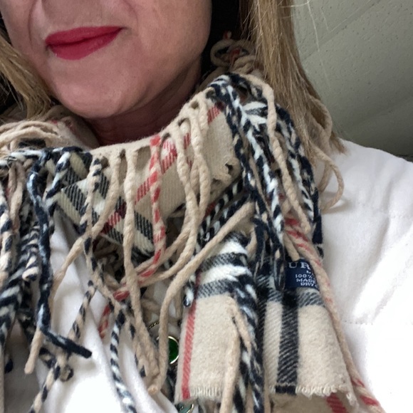 Burberry Happy scarf, double fringe and cashmere, British elegance and luxury - Picture 4 of 12